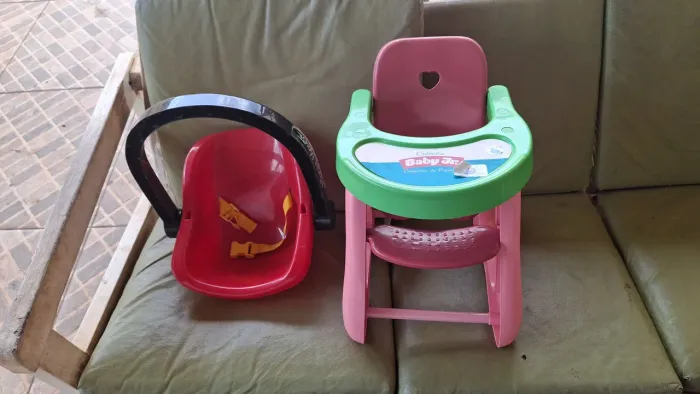 Kit infantil pra bonecas semi novo nao entrego apenas venda 70$ os 2