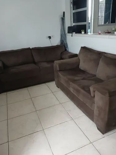 Vende-se sofá confortável de 2 e 3 lugares tecido extrato