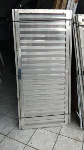 Porta de alumínio 78x168mt
