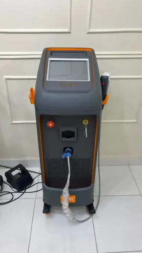 Maquina de ultrassom microfocado Solon