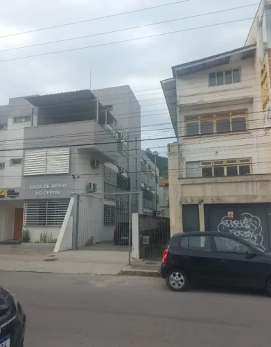 Sobrado para venda possui 196 metros quadrados com 5 quartos em Centro - Florianópolis - S