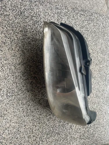 Farol Peugeot 106 (esquerdo-motorista) original
