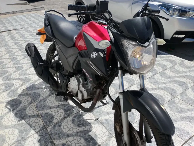 Vendo moto Yamaha 6