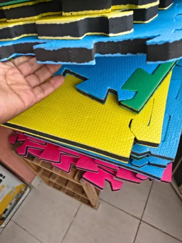 Tatame EVA Colorido 50x50 20mm com 20 peças - Excelente estado