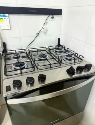 Fogão Brastemp 5 Bocas Cor Inox com Botões Removíveis e Exclusivo Aro Protetor - BFS5NCR