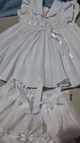 Vestido tamanho veste ate 4 meses, acompanha calçinha