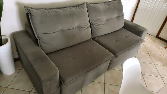 Sofá retrátil ótima estrutura