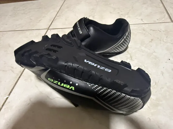 Sapatilha de Ciclismo Venzo TAM 41 nova