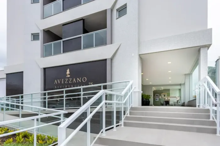Novo, amplo 3 dormitórios, 2 vagas, parcelo direto ou bancário. Centro Siderópolis