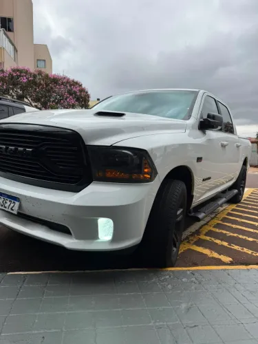 Ram Classic Laramie Night Edition 5.7 V8 16V Gasolina 4X4 Aut. 2022