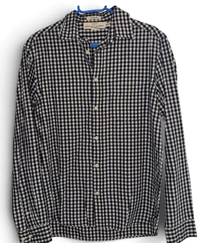 Camisa H&M, nas cores preta e branca 
