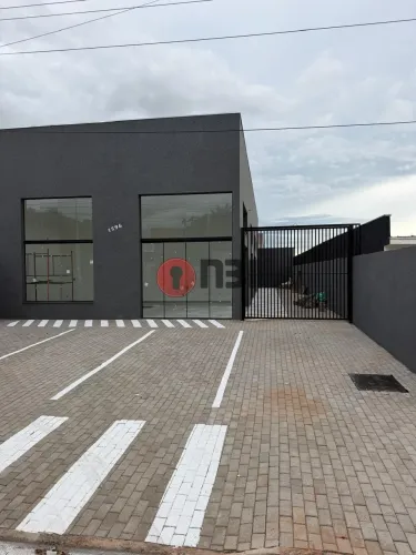 Sala comercial para locação no J.D Ouro Verde-amplo espaço-banheiro PCD