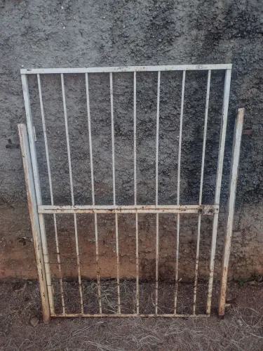 Vendo portãozinho só no ponto de chumbar e pintar