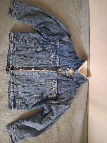 Jaqueta jeans feminina com pelinho
