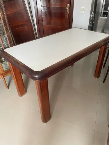 Mesa de jantar de madeira maciça.1.48x80x79 de altura