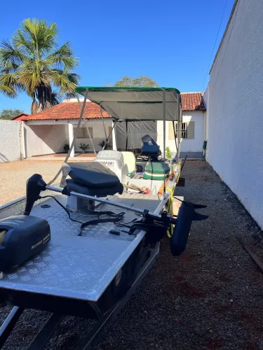 Barco UBERFORT, muito conservado, moto SUZUKI 40 hp, nada pra fazer, só pegar e navegar