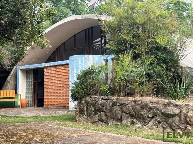 Casa Alto Padrão em Cotia | 4 Quartos (2 Suítes) e Jacuzzi na Chácara Eliana.