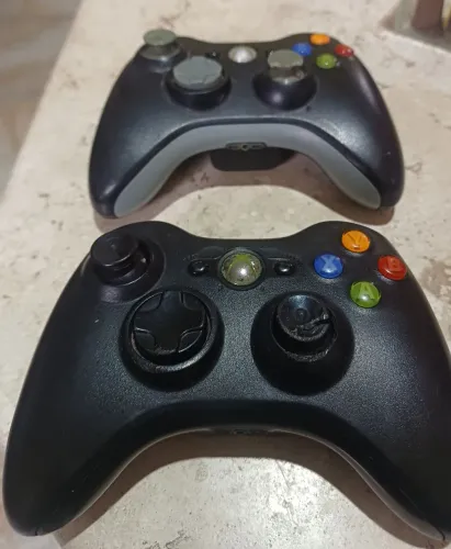 2 controles Xbox 360 leia a descrição