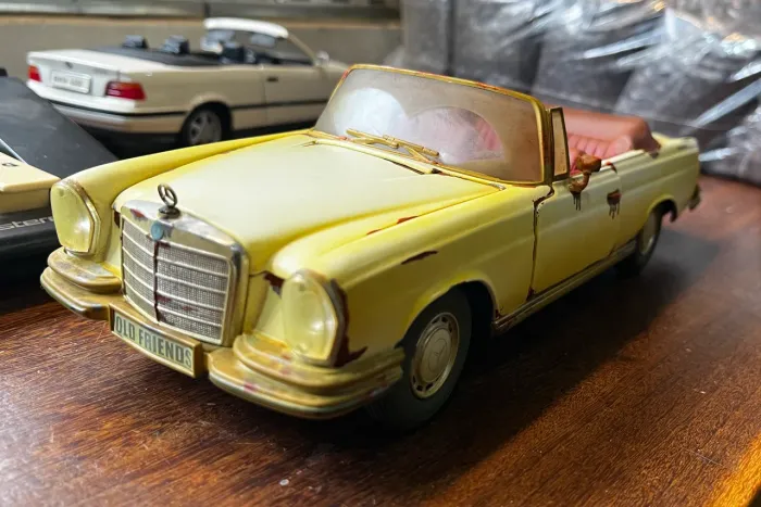 Mercedes 280se 1967, 1:18, ?Old Friends? - miniatura 