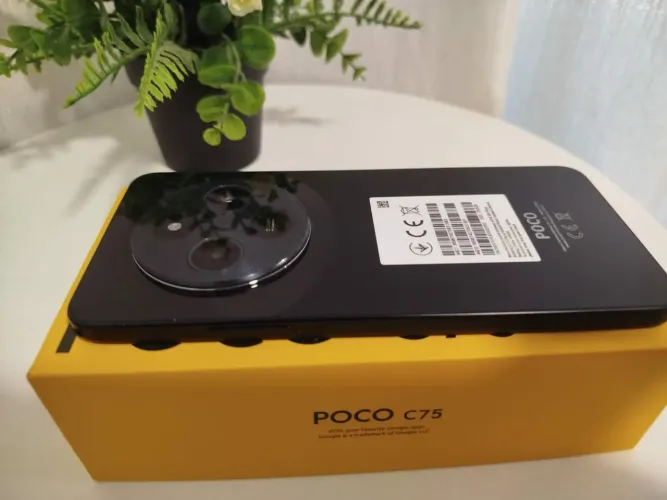 POCO C75 256GB SEMI NOVO. 