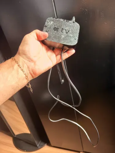 Apple tv antigo com cabo