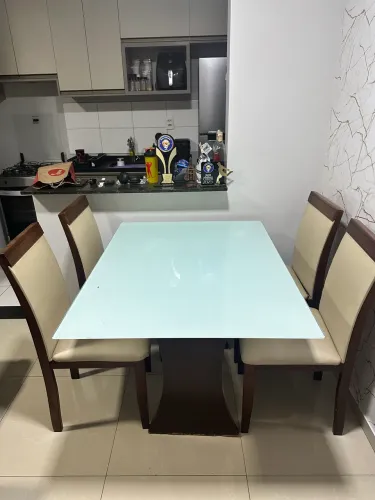 MESA DE VIDRO COM 4 CADEIRAS