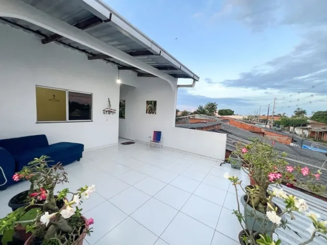 Alugo 2andar de uma casa com 2 quartos