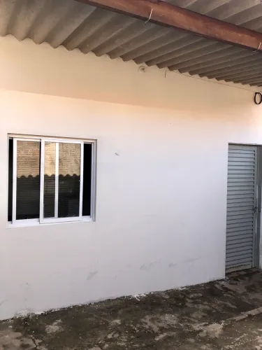 Alugo casa
