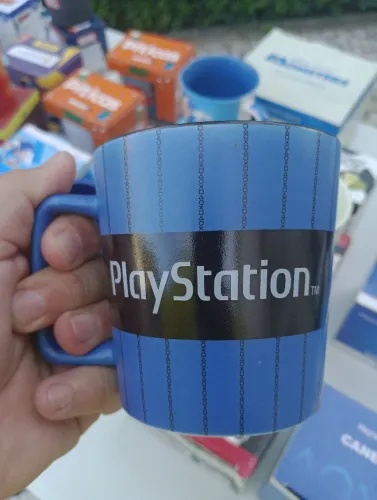 Caneca Buck Playstation Logo - Zona Criativa