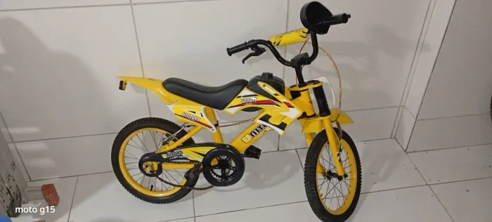 Vende-se bicicleta infantil estilo moto