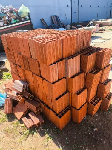 250 tijolos intactos (sobra de obra)