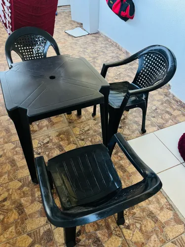 Conjunto de mesa com 3 Cadeiras