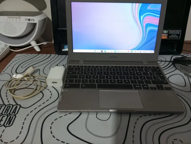 Chromebook Samsung muito bom para estudo aceito troca em iPhone ou preço negociável ?