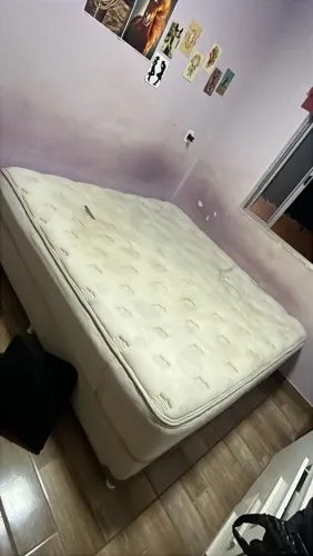 Vende-se cama box king com colchão