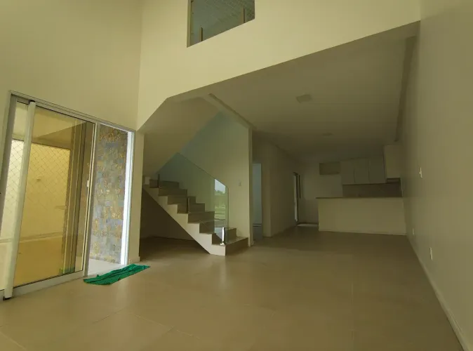 Alugo casa com  planejados e energia solar em condomínio fechado  à 5minutos do centro- Ar