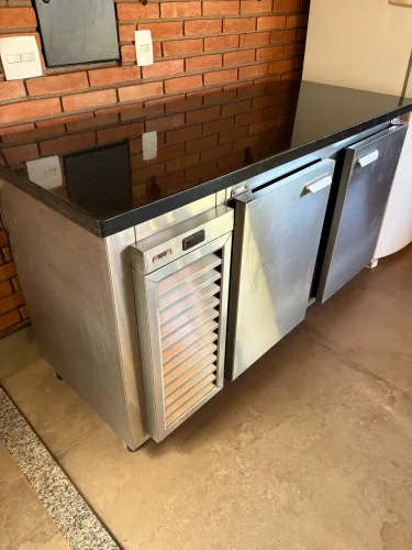 Balcão Refrigerado Inox com Granito no Tampo