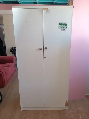 Guarda-Roupa 2 Portas | R$ 50 | Para Aproveitar ou Reformar