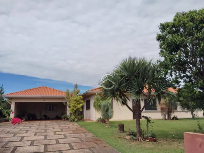 ACEITA PERMUTA Casa de Campo com 2.505m² no Recanto Golf Ville Oportunidade em Cambé.