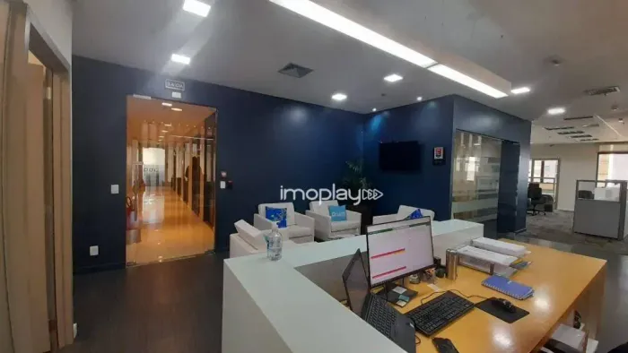 Conjunto de 364,00m² com layout e mobília, 09 vagas de garagem, Sacada e Copa.