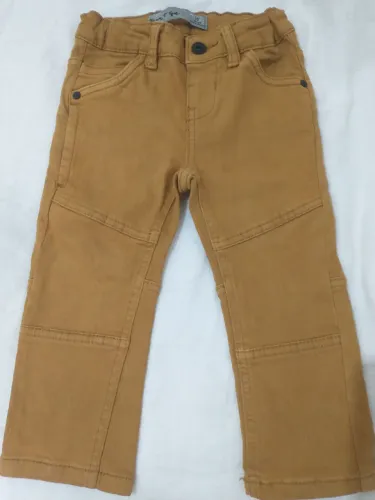 Roupa de criança para doação 
