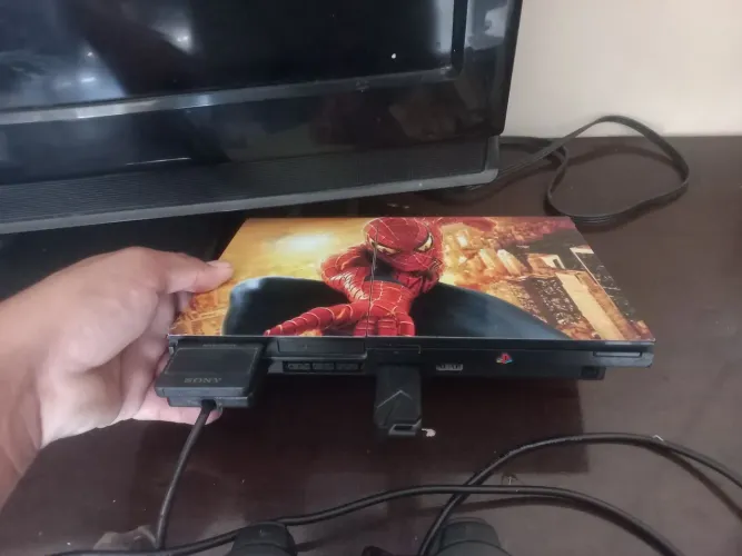 Vendo um Playstation 2 incluindo prendrive com jogos