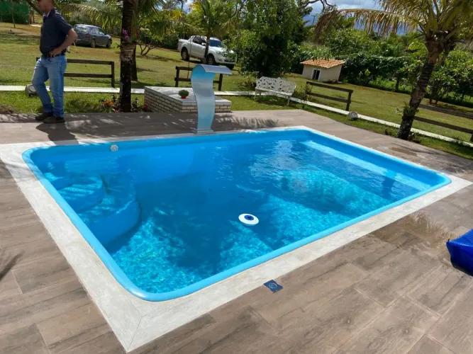 Piscina de fibra com banquinho de 5M