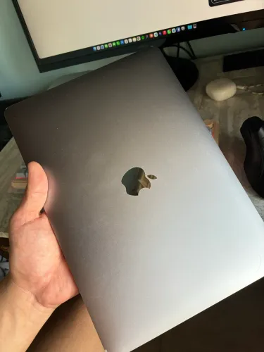 MacBook Pro i5