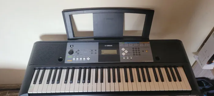 Teclado Yamaha PSR - E233