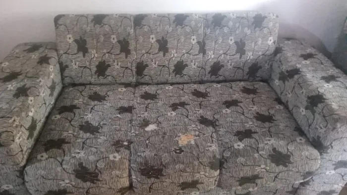 Sofá de três lugares