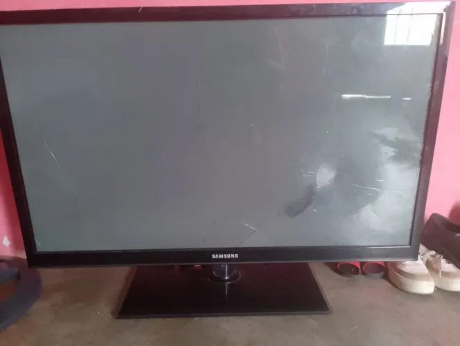 Tv 43 polegadas com defeito