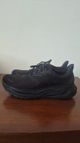 Tenis Hoka ARAHI 8