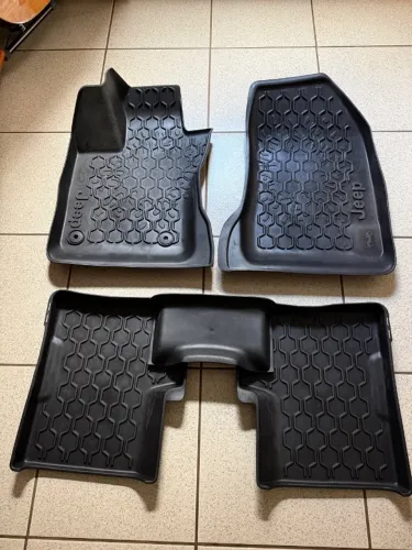 Vendo tapete bandeja original Jeep Renegade
