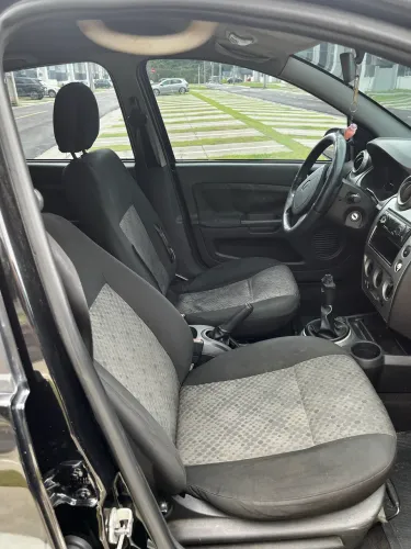 Ford Fiesta SE 1.6 8V Flex 5P 2014