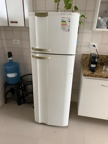 Geladeira Electrolux DC34 340L - Excelente estado | Apenas compressor queimado